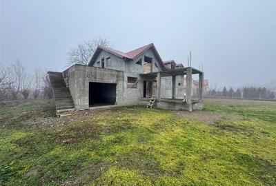 Casă individuală cu 4 camere cu Teren 2000 Mp în Rădulești - 2
