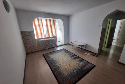 Apartament cu 3 camere semidecomandat, mobilat în Podu Roș - 1