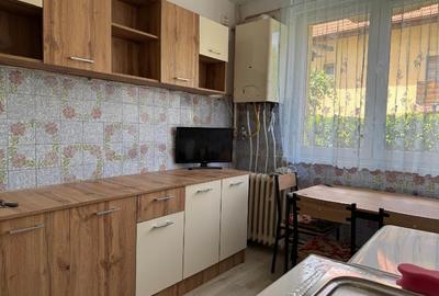 Apartament cu 3 camere decomandat, mobilat în Grigorescu