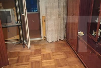 Apartament cu 3 camere semidecomandat, mobilat în Lugoj
