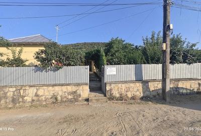 Casă cu 3 camere cu Teren 2400 Mp în Central