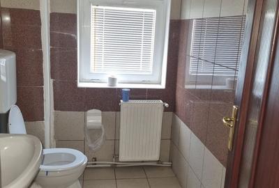Apartament cu 3 camere semidecomandat în Unirii