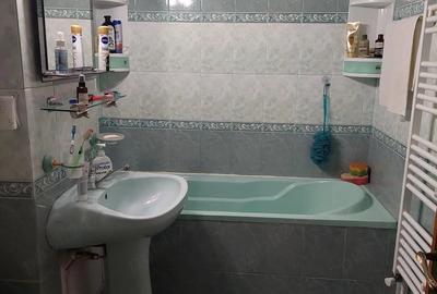Apartament cu 2 camere decomandat în Km 4