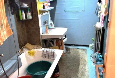 Apartament cu 3 camere semidecomandat în 9 Mai