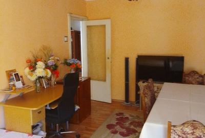 Apartament cu 3 camere decomandat în Rogerius