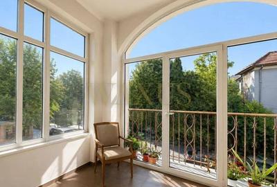 Apartament cu 3 camere decomandat, mobilat în Central