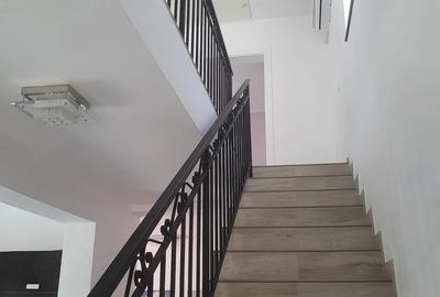 Casă cu 4 camere cu Teren 400 Mp în Dumbrăvița