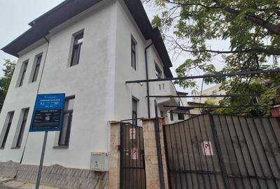 Casă cu 12 camere cu Canalizare în Foișorul de Foc