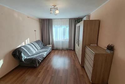 Garsonieră decomandată, mobilată în Nicolina