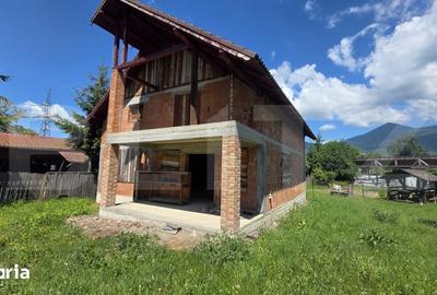 Casă cu 4 camere cu Teren 600 Mp în Central - 2