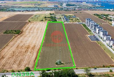 Teren de 17500 mp, în Central