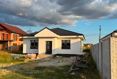 Casă cu 3 camere în Exterior Vest