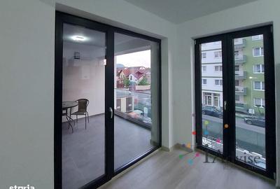 Apartament cu 2 camere decomandat în Tractorul