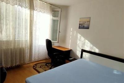 Apartament cu 3 camere semidecomandat în Berceni - 1