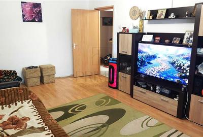 Apartament cu 4 camere decomandat, mobilat în Lipovei