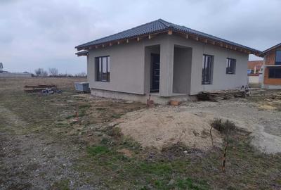 Casă cu 4 camere în Centura - 1