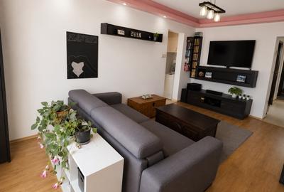 Apartament cu 4 camere semidecomandat, mobilat în Berceni