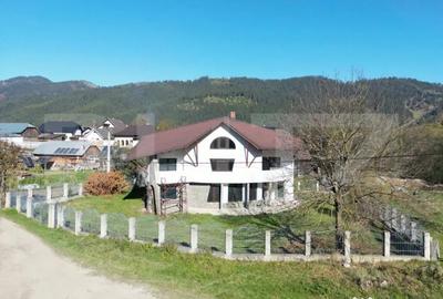Casă cu 5 camere cu Teren 829 Mp în Central - 1