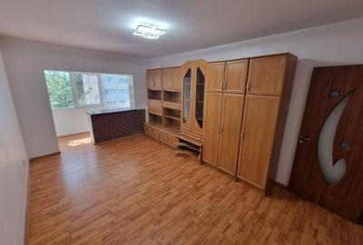 Apartament cu 2 camere circular, mobilat în Far