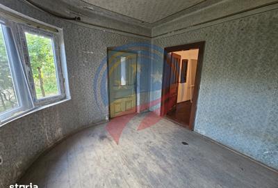 Casă cu 4 camere cu Teren 1963 Mp în Central