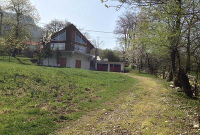 Casă cu 4 camere în Predeluț