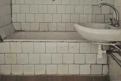 Apartament cu 3 camere semidecomandat în Tei