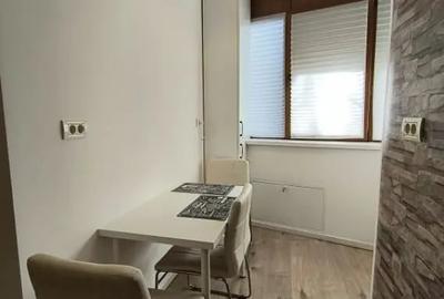 Apartament cu 3 camere semidecomandat în 1 Mai
