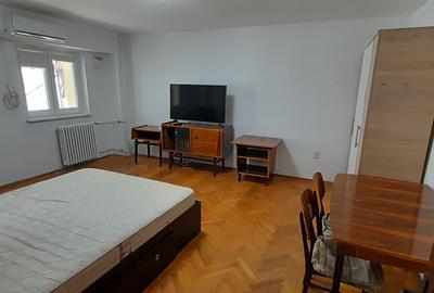 Apartament cu 2 camere decomandat în Calea Călărașilor