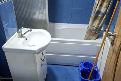 Apartament cu 4 camere semidecomandat în Micro 9