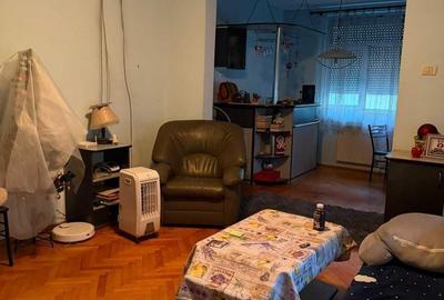 Casă individuală cu 3 camere cu Canalizare în Vatra Luminoasă