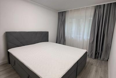 Apartament cu 3 camere decomandat în Girocului