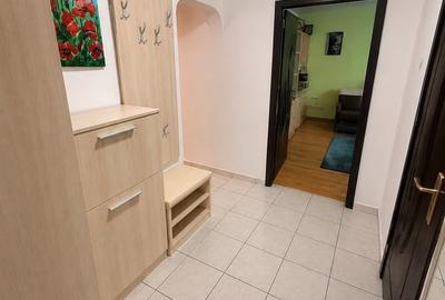 Apartament cu 3 camere decomandat în Drumul Taberei