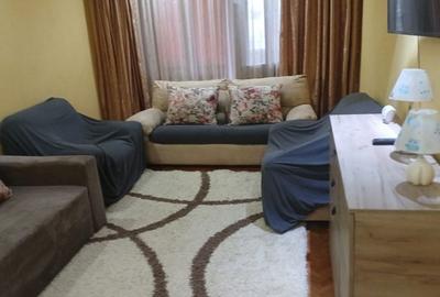 Apartament cu 3 camere decomandat în Sârbi