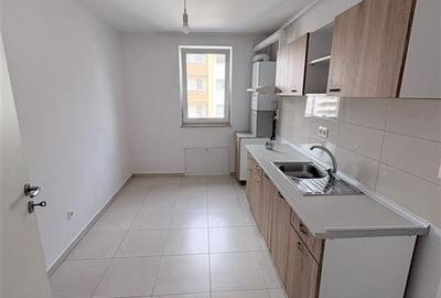 Apartament cu 2 camere decomandat în Tractorul - 3