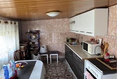 Casă cu 3 camere cu Teren 1000 Mp în Central - 2