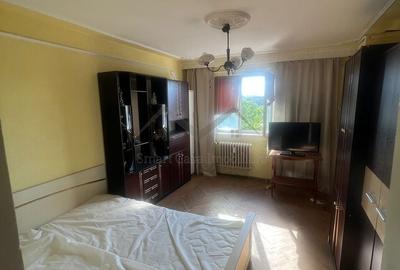 Apartament cu 3 camere semidecomandat în Podu Roș - 2