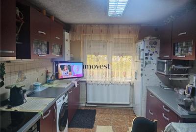 Apartament cu 4 camere decomandat în Micro 16 - 12