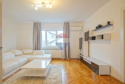 Apartament cu 4 camere semidecomandat, mobilat în Tractorul