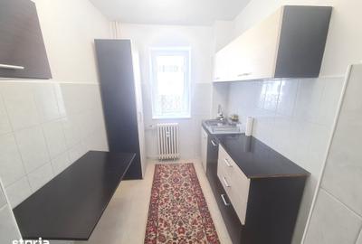 Apartament cu 3 camere semidecomandat în Cornișa