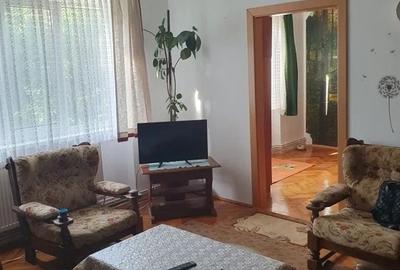 Apartament cu 4 camere semidecomandat în Central
