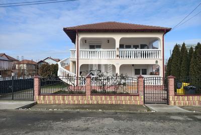 Casă individuală cu 9 camere cu Canalizare în Exterior Sud - 1