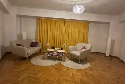 Apartament cu 3 camere semidecomandat, mobilat în Calea Victoriei