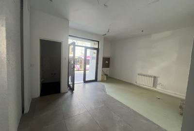 Spațiu comercial, de 50 mp, în Central - 3