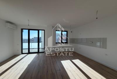 Apartament cu 3 camere semidecomandat în Torontalului