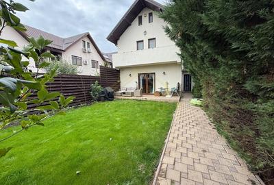Duplex cu 4 camere cu Canalizare în Central