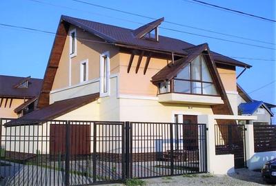 Casă cu 5 camere cu Garaj în Tunari
