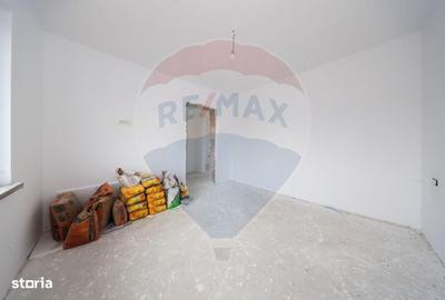 Casă cu 4 camere cu Teren 330 Mp în Stupini - 9