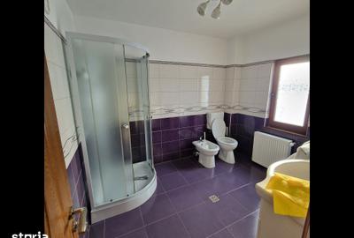 Casă cu 6 camere cu Teren 2676 Mp în Central - 4