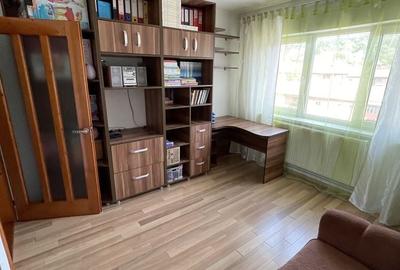 Apartament cu 2 camere decomandat în Petros