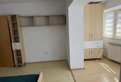 Apartament cu 3 camere semidecomandat în Ultracentral